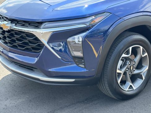 Certified 2024 Chevrolet Trax LT w/ Driver Confidence Package FWD image 7