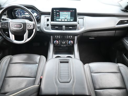 Used 2022 GMC Yukon SLT w/ SLT Premium Package image 3