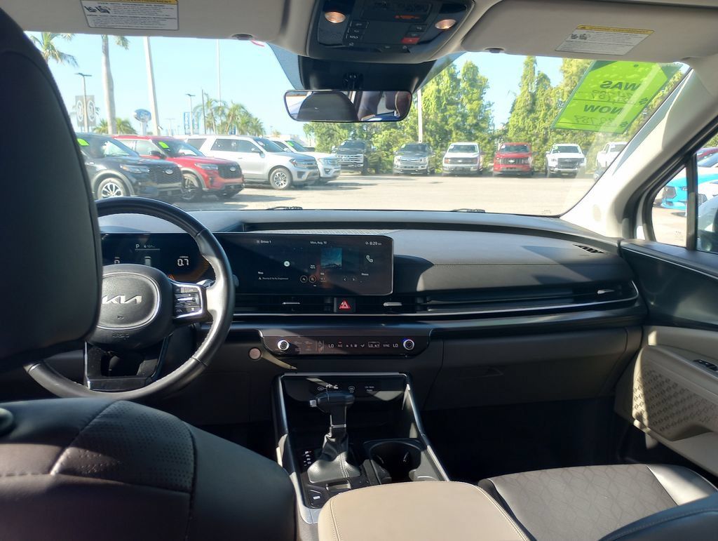 Used 2025 Kia Carnival FWD image 19
