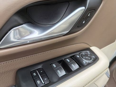 Used 2021 GMC Yukon XL Denali image 12