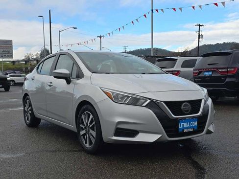 Used 2021 Nissan Versa SV image 7