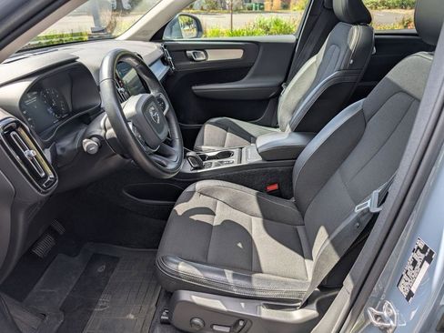 Used 2020 Volvo XC40 T5 Momentum image 10