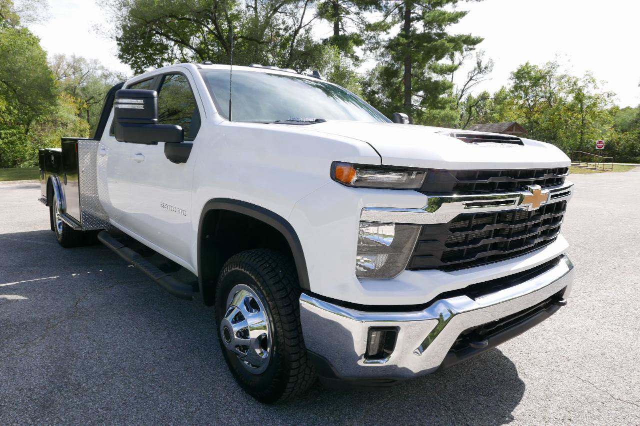 Used 2025 Chevrolet Silverado 3500 LT w/ Convenience Package AWD/4WD image 4