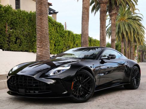 Used 2025 Aston Martin V8 Vantage Coupe image 13
