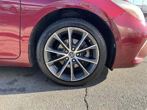 Used 2016 Toyota Camry XSE image 11