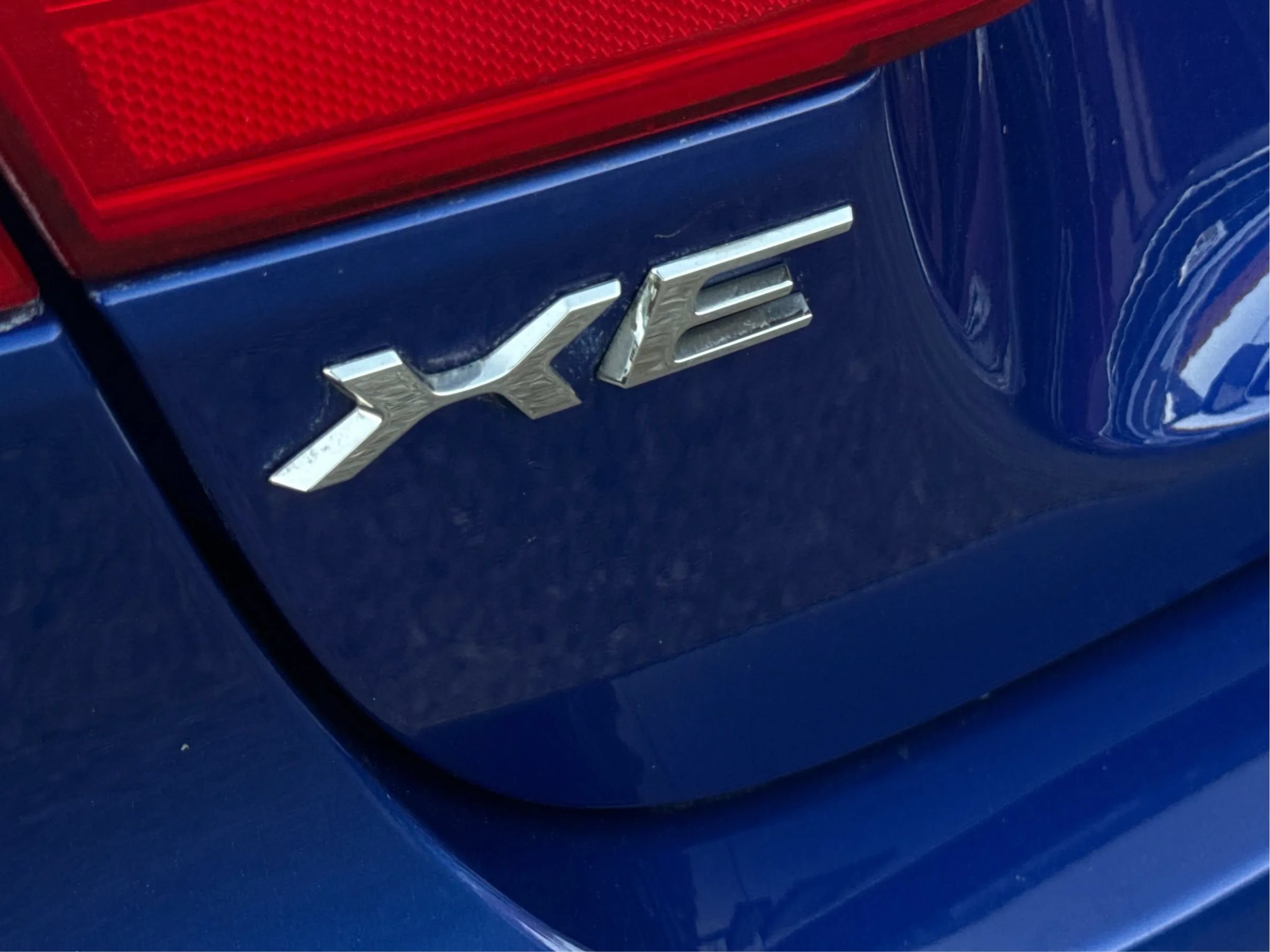 Used 2017 Jaguar XE Premium RWD image 28