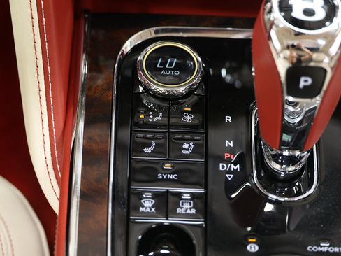 Used 2022 Bentley Flying Spur Plug-In Hybrid AWD/4WD image 52