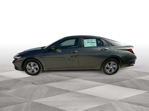 New 2025 Hyundai Elantra SE FWD image 5