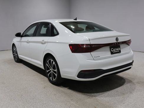 Used 2025 Volkswagen Jetta Sport FWD image 5