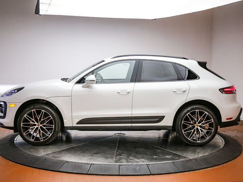 Certified 2026 Porsche Macan AWD/4WD image 35