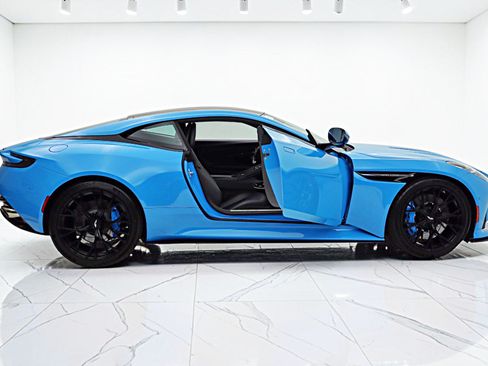 Used 2024 Aston Martin DB12 Coupe RWD image 16