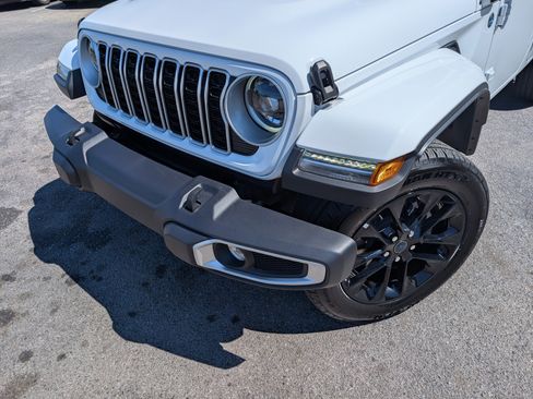 Used 2025 Jeep Wrangler Unlimited Sahara w/ Safety Group AWD/4WD image 13