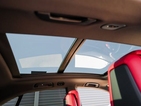 New 2025 Porsche Macan 4S Electric image 31