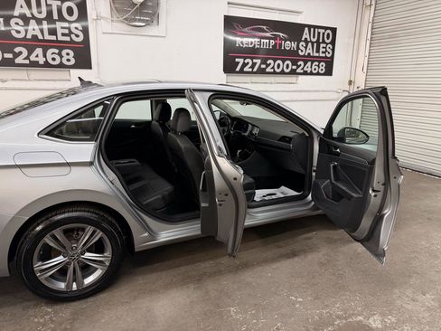 Used 2023 Volkswagen Jetta SE w/ Panoramic Sunroof Package FWD image 31