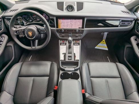 Certified 2025 Porsche Macan image 22