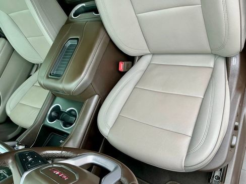 Used 2023 GMC Yukon SLT AWD/4WD image 39