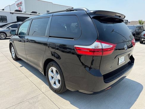 Used 2017 Toyota Sienna LE FWD image 5