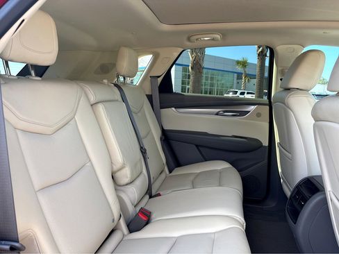 Used 2017 Cadillac XT5 Luxury w/ Driver Awareness Package image 15