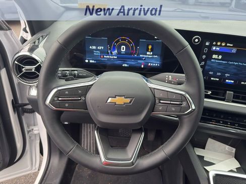 Used 2026 Chevrolet Equinox LT image 9