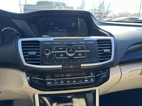 Used 2016 Honda Accord LX image 18