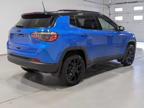 Used 2022 Jeep Compass Latitude w/ Convenience Group AWD/4WD image 8