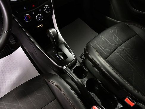 Used 2021 Chevrolet Trax LT w/ Driver Confidence Package image 20