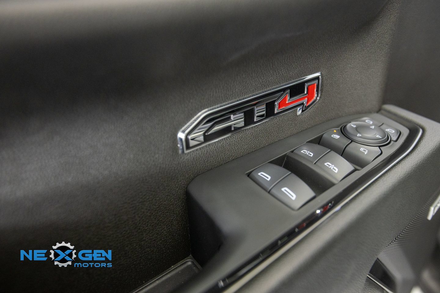 Used 2024 GMC Sierra 1500 AT4 w/ Technology Package AWD/4WD image 15