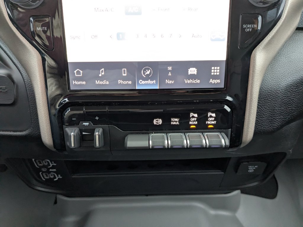 Used 2024 RAM 2500 Laramie AWD/4WD image 32