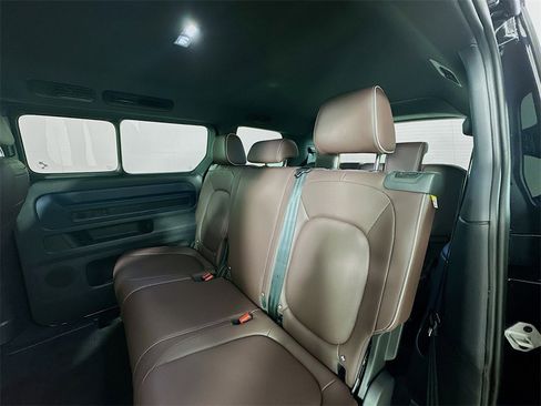 New 2025 Volkswagen ID. Buzz Pro S image 17