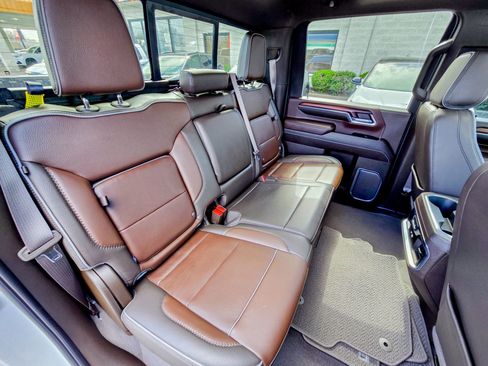 Used 2024 GMC Sierra 3500 Denali w/ Technology Package image 27