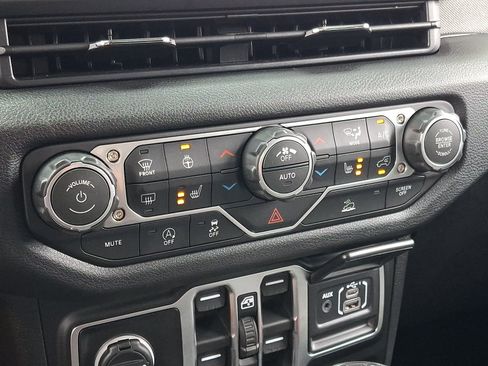 Used 2026 Jeep Wrangler Unlimited Sport AWD/4WD image 15