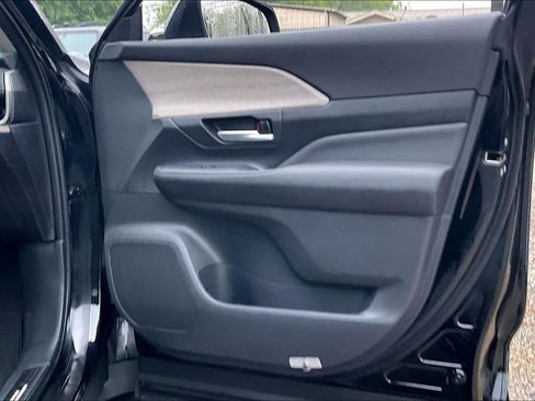 Used 2025 Toyota Grand Highlander AWD image 23