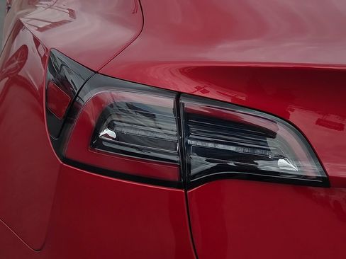 Used 2023 Tesla Model 3 Standard Range RWD image 9