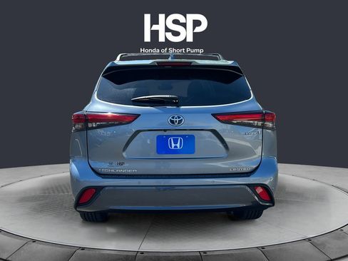 Used 2023 Toyota Highlander Limited FWD image 4