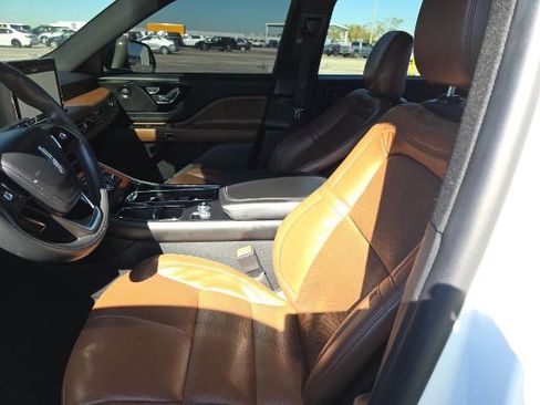 Used 2022 Lincoln Aviator Reserve w/ Class IV Trailer Tow Package image 3