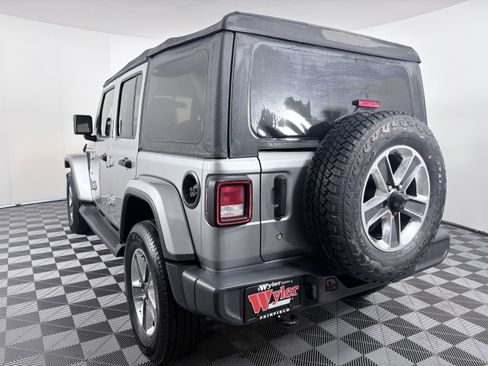 Used 2018 Jeep Wrangler Unlimited Sahara image 5