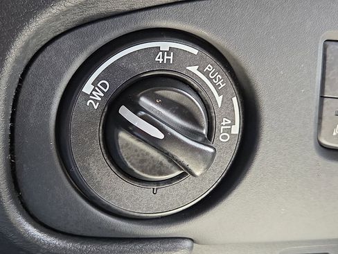 Used 2024 Nissan Frontier SV w/ SV Convenience Package AWD/4WD image 20