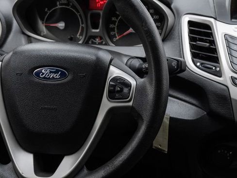 Used 2012 Ford Fiesta SE w/ Moon & Mood Pkg image 19