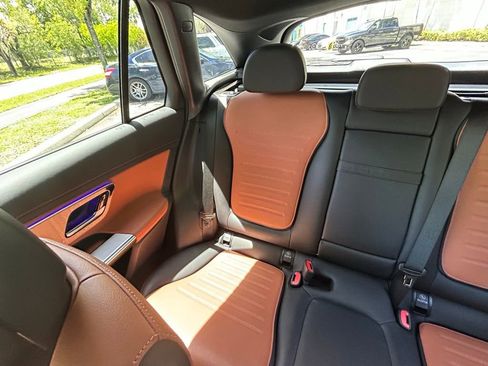 Used 2025 Mercedes-Benz GLC 300 image 12
