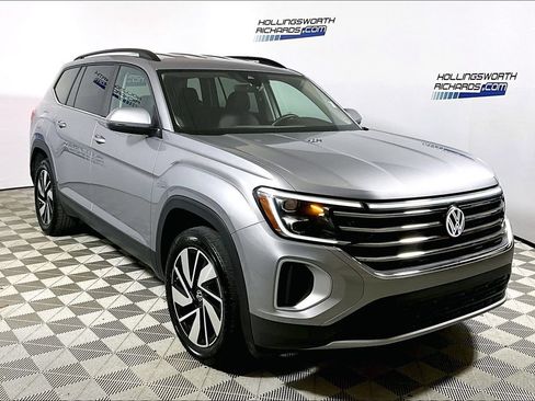 Used 2025 Volkswagen Atlas SE FWD image 3