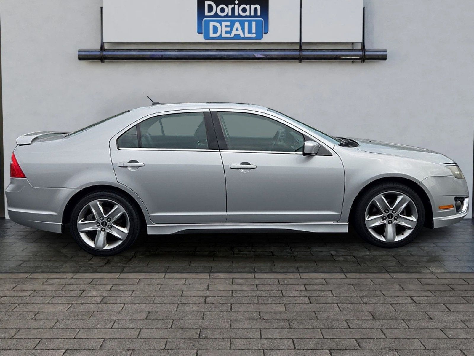 Used 2010 Ford Fusion Sport FWD image 2