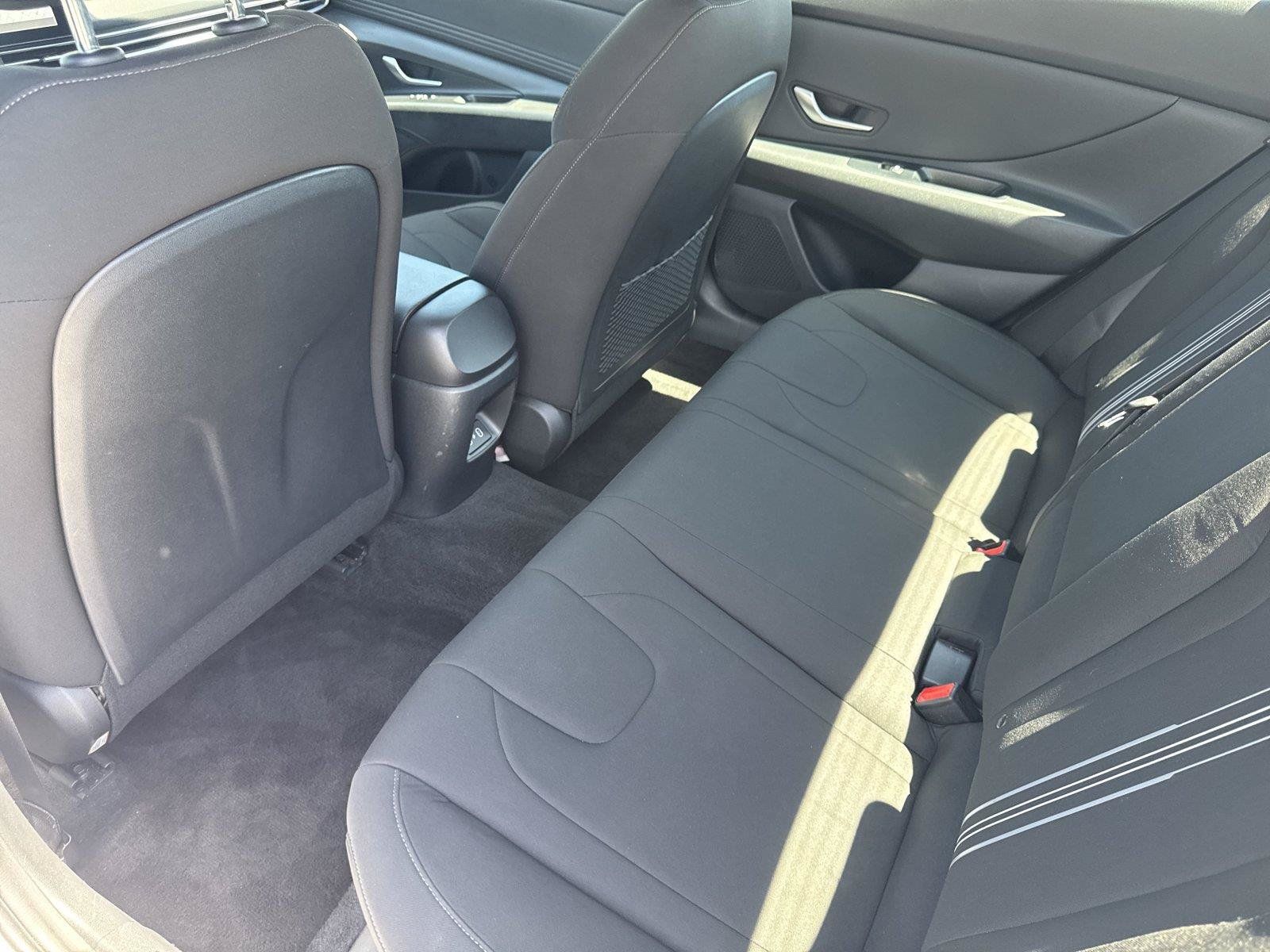 Used 2025 Hyundai Elantra SEL FWD image 31
