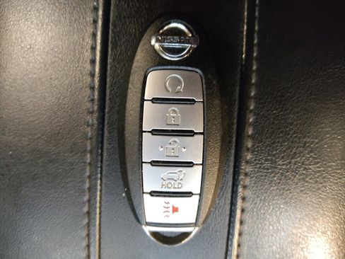 Used 2018 Nissan Rogue SV AWD/4WD image 32