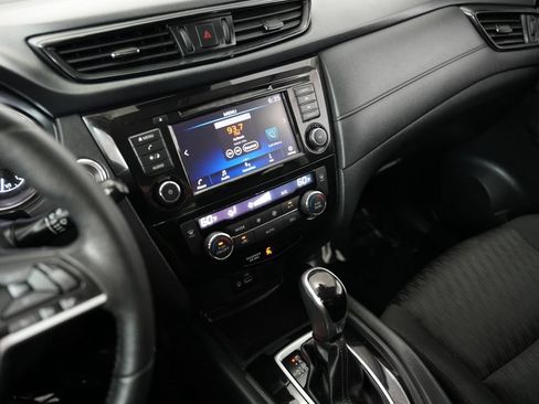 Used 2020 Nissan Rogue SV FWD image 17
