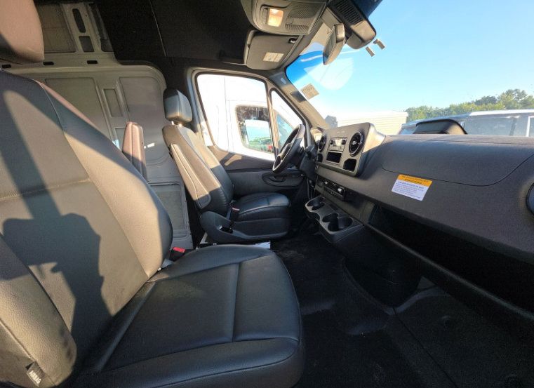 Used 2025 Mercedes-Benz Sprinter 2500 image 7