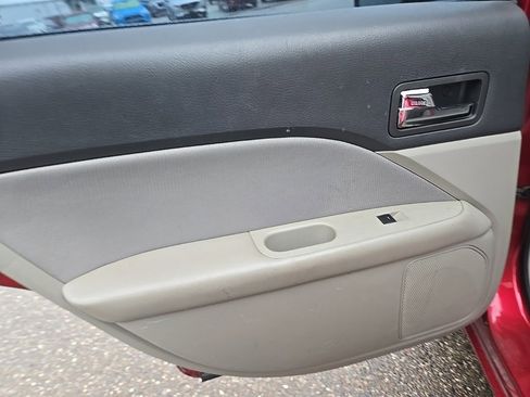 Used 2011 Ford Fusion SE image 24