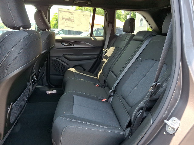 New 2026 Jeep Grand Cherokee Laredo w/ MOPAR Finishing Package RWD image 7