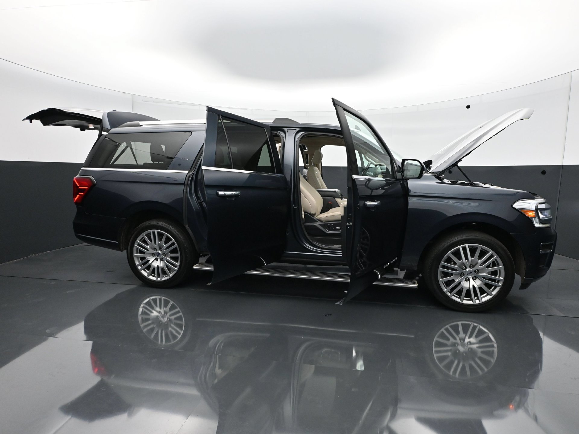 Used 2024 Ford Expedition Max Platinum AWD/4WD image 39