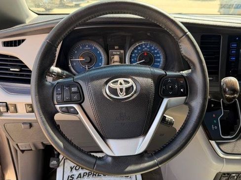 Used 2015 Toyota Sienna XLE image 9