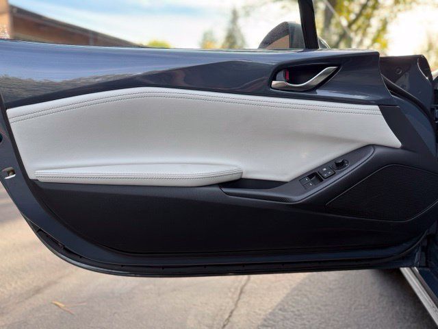 Used 2021 MAZDA MX-5 Miata RF Grand Touring RWD image 15